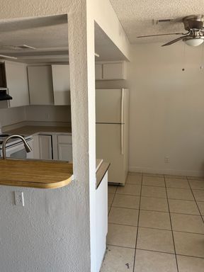 2 Bedroom 2 Bath Close To Cheyene & Civic Center