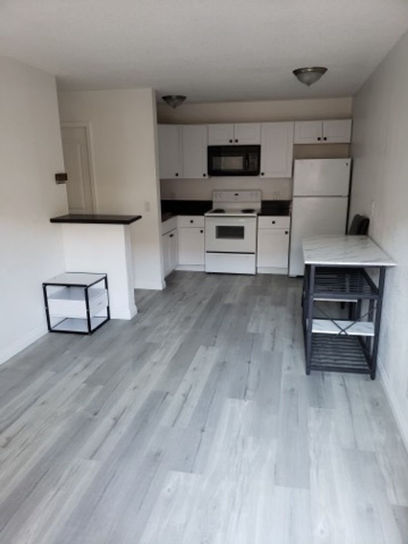 Las Vegas House: 4955 Jeffreys St. #511