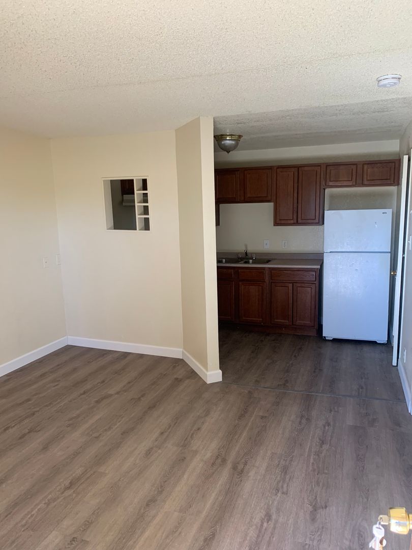 Las Vegas Condo: 3712 Royal Crest St. #5