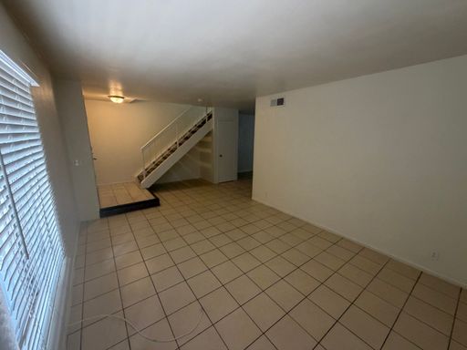 2STORY TOWNHOUSE 4BED, 1 1/2 BATHS
