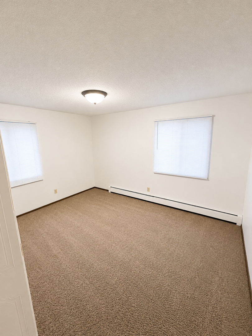 St Paul Apartment: 1881 Mechanic Ave