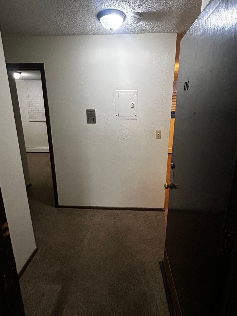 St Paul Apartment: 1881 Mechanic Ave