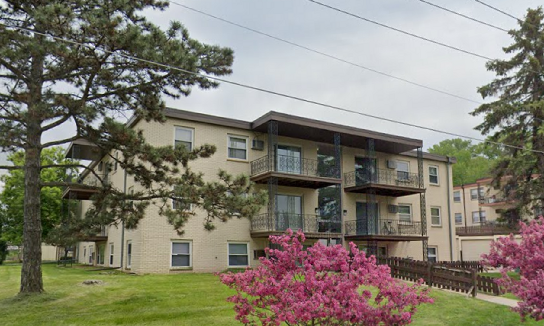 St Paul Apartment: 380 & 400 Larpenteur Ave W and 1640 Cumberland St