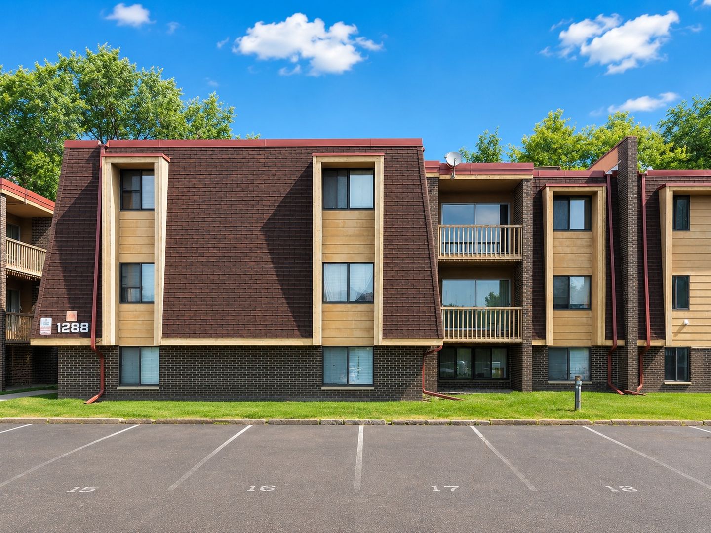 St Paul Apartment: 1264 Hazelwood St
