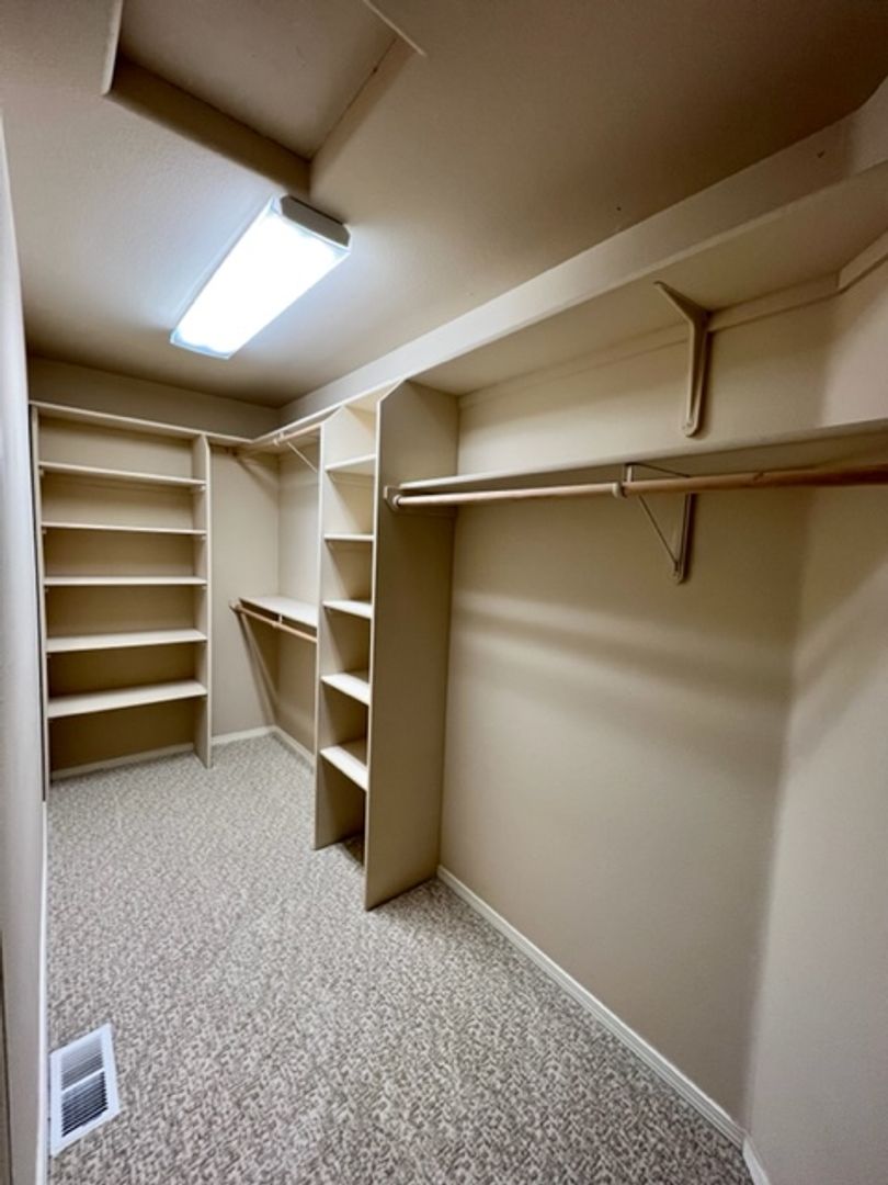 Anchorage House: 3722 Roald Amundsen Avenue #B