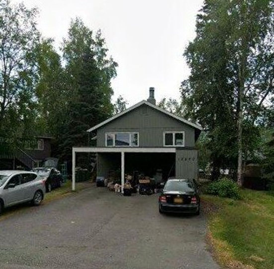 Anchorage House: 12520 Tanada Loop #1
