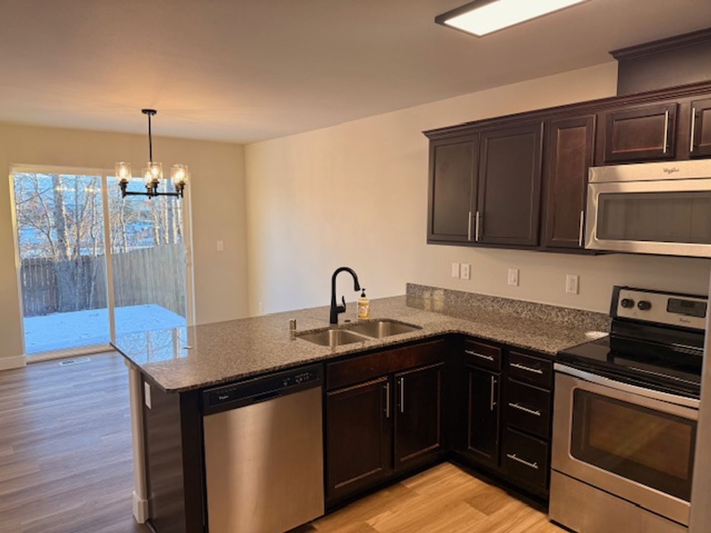 Anchorage House: 3936 Lakehurst Circle #A