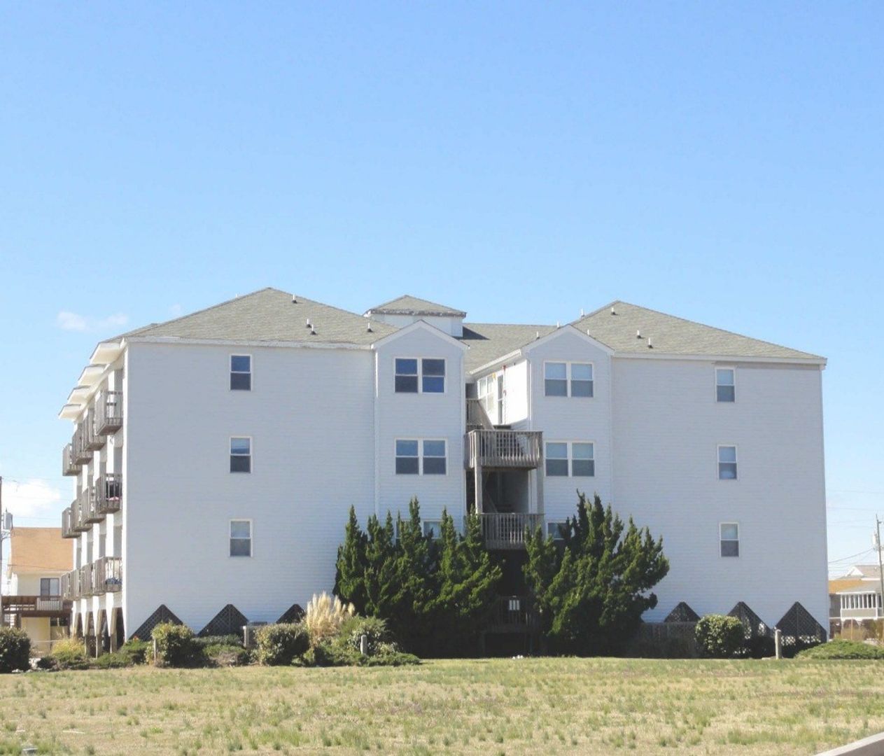 Kill Devil Hills Apartment: 804 S. Memorial Blvd, Station One Unit 2-E