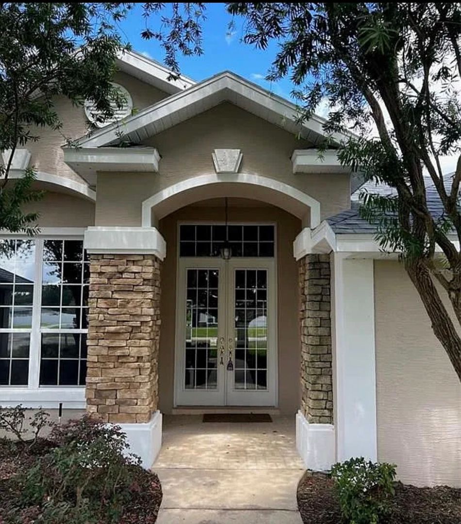 Belleview House: 9800 SE 64th Ave
