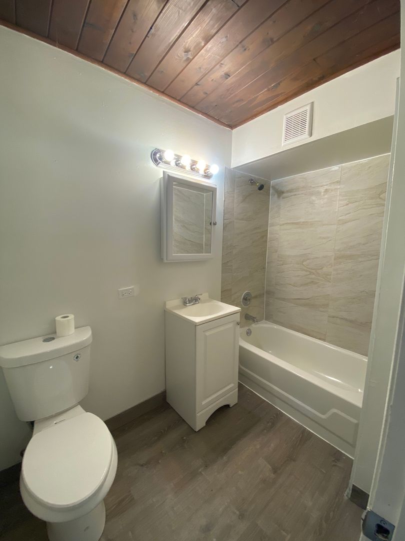 Lansing Apartment: 2300 Holiday Terrace