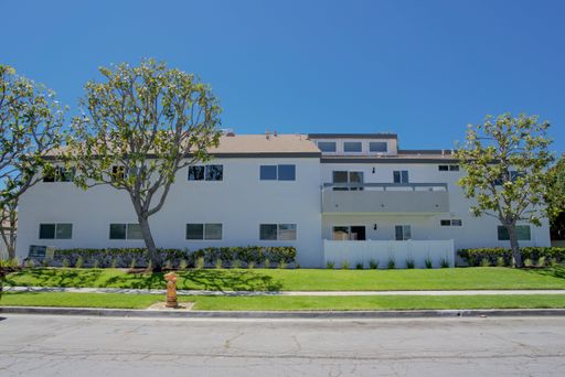 Garden Grove 2bed/2bath, Upstairs Apartment with Vaulted Ceilings!-Pet Friendly – photo 1