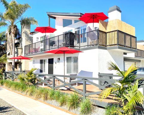 1 block from Beach Stunning FULLY FURNISHED Three bedroom 2 bathrooms – photo 1