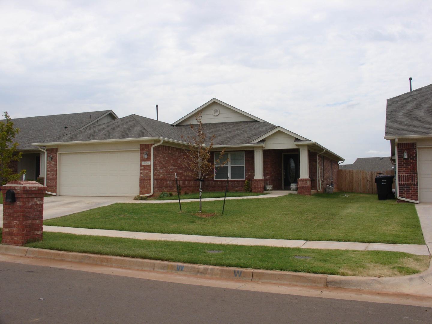 Edmond House: 18109 Calle Way