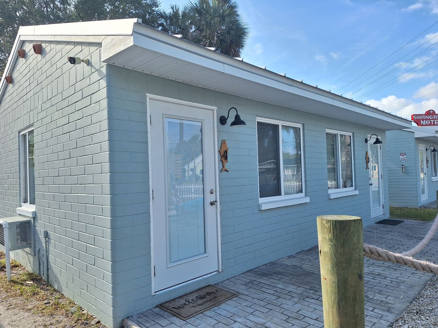 New Smyrna Beach House: 805 N. Dixie Freeway #4