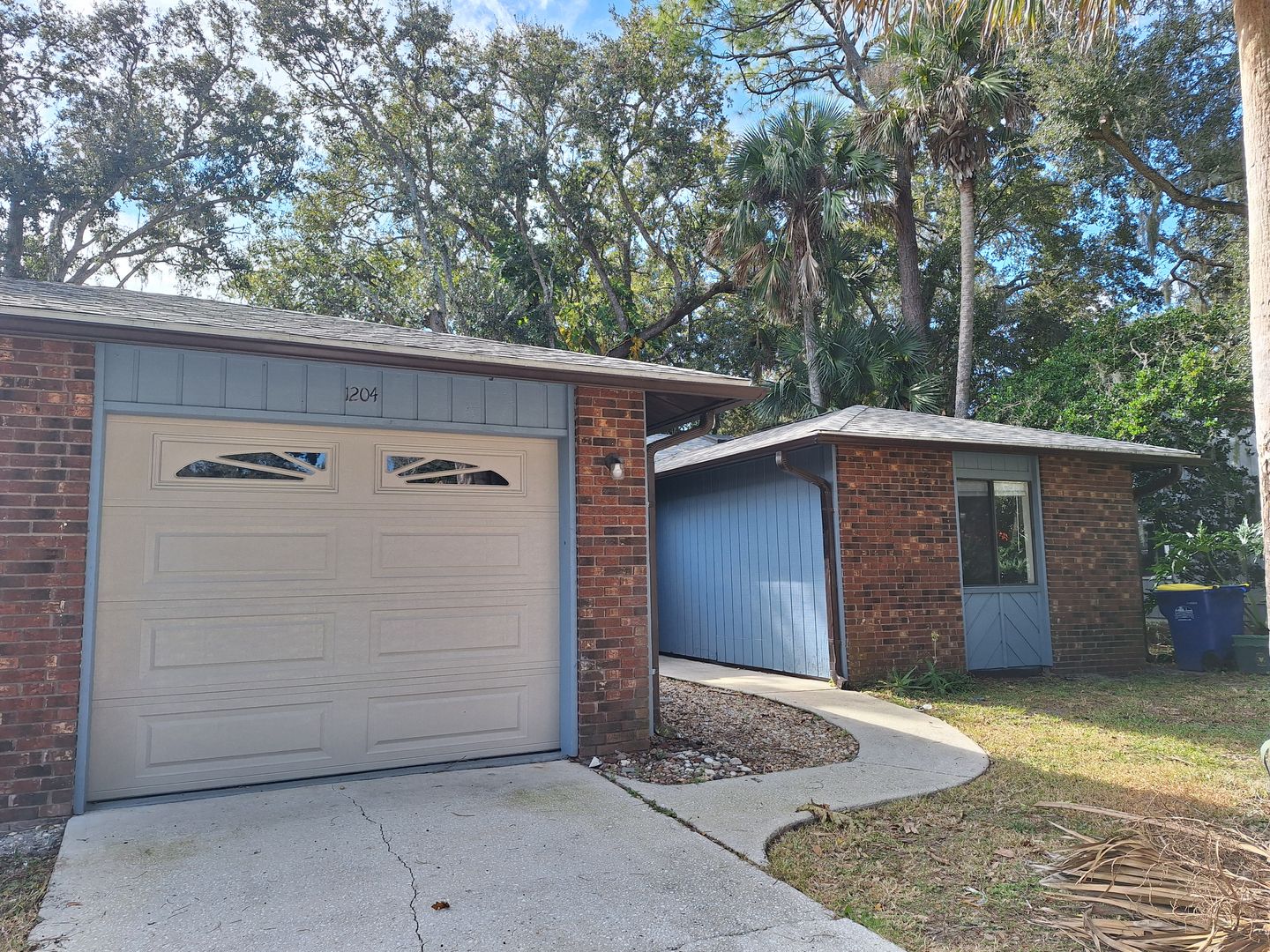 Edewater House: 1204 Regent St