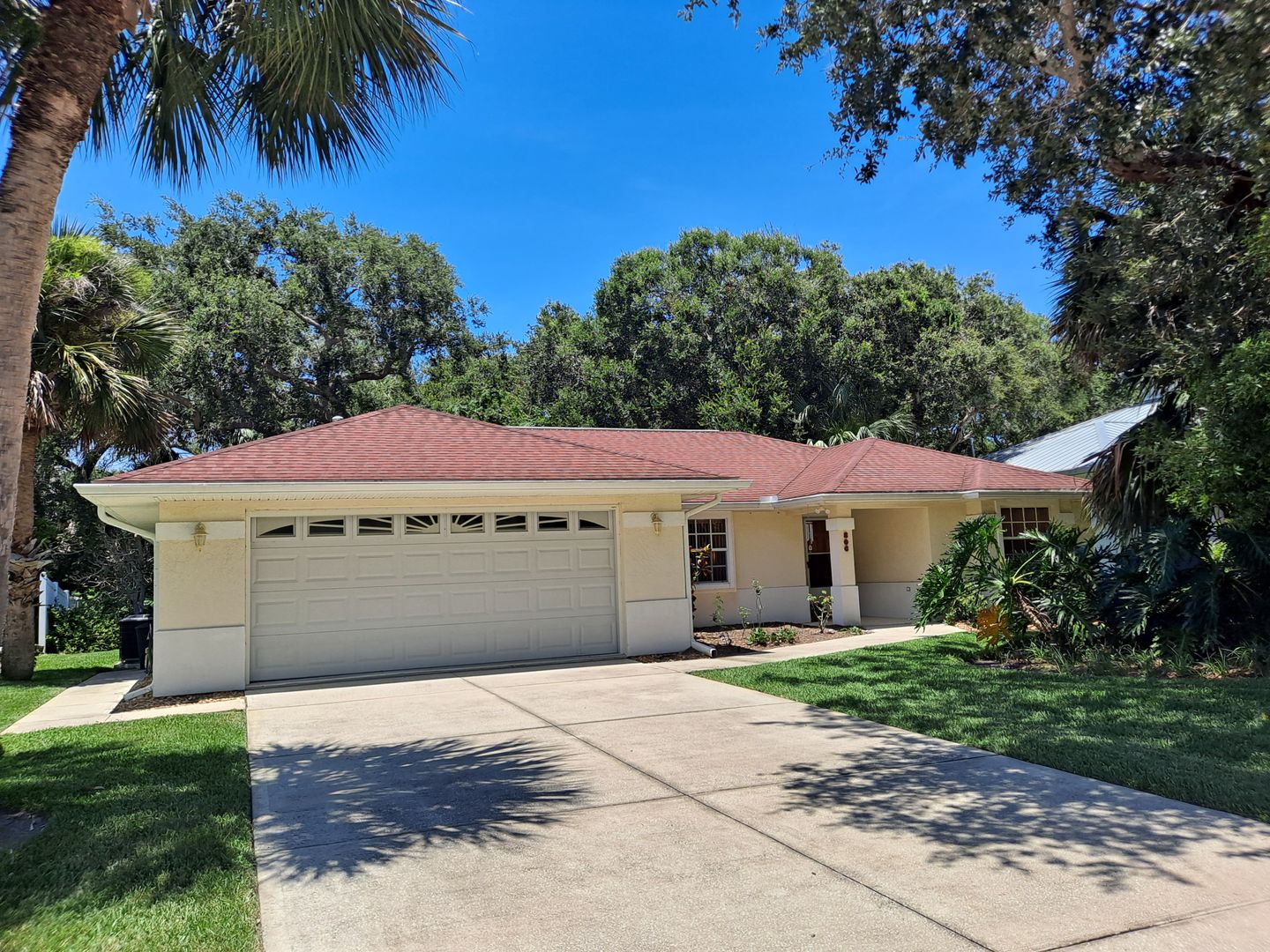 New Smyrna Beach House: 806 E. 8th Ave