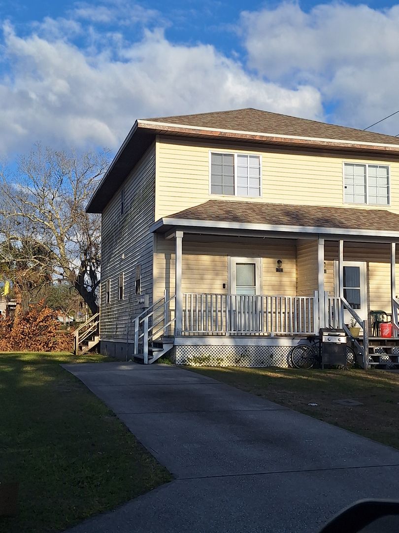 New Smyrna Beach House: 1703 Palmetto Ct