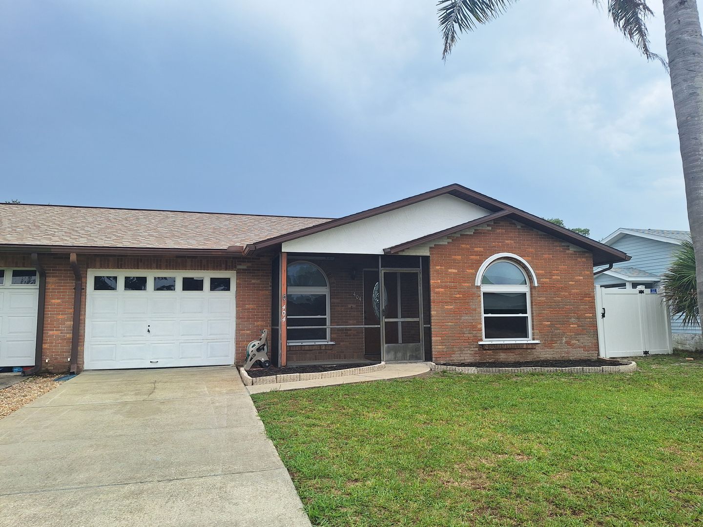 Edgewater House: 404 Sandpiper Ct