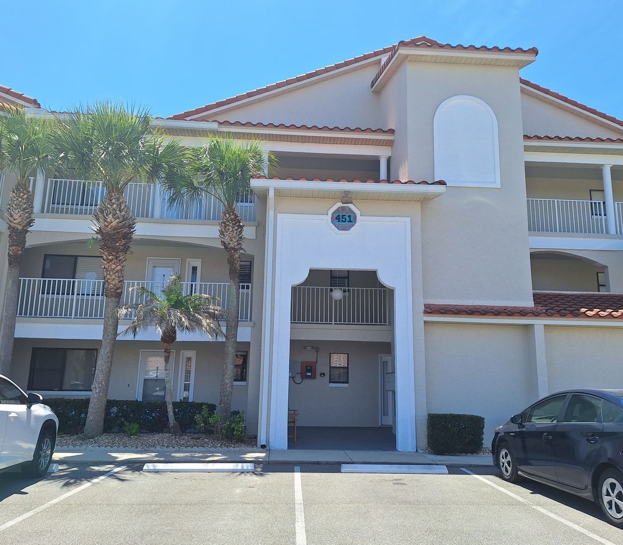 New Smyrna Beach Apartment: 451 Bouchelle Dr #301