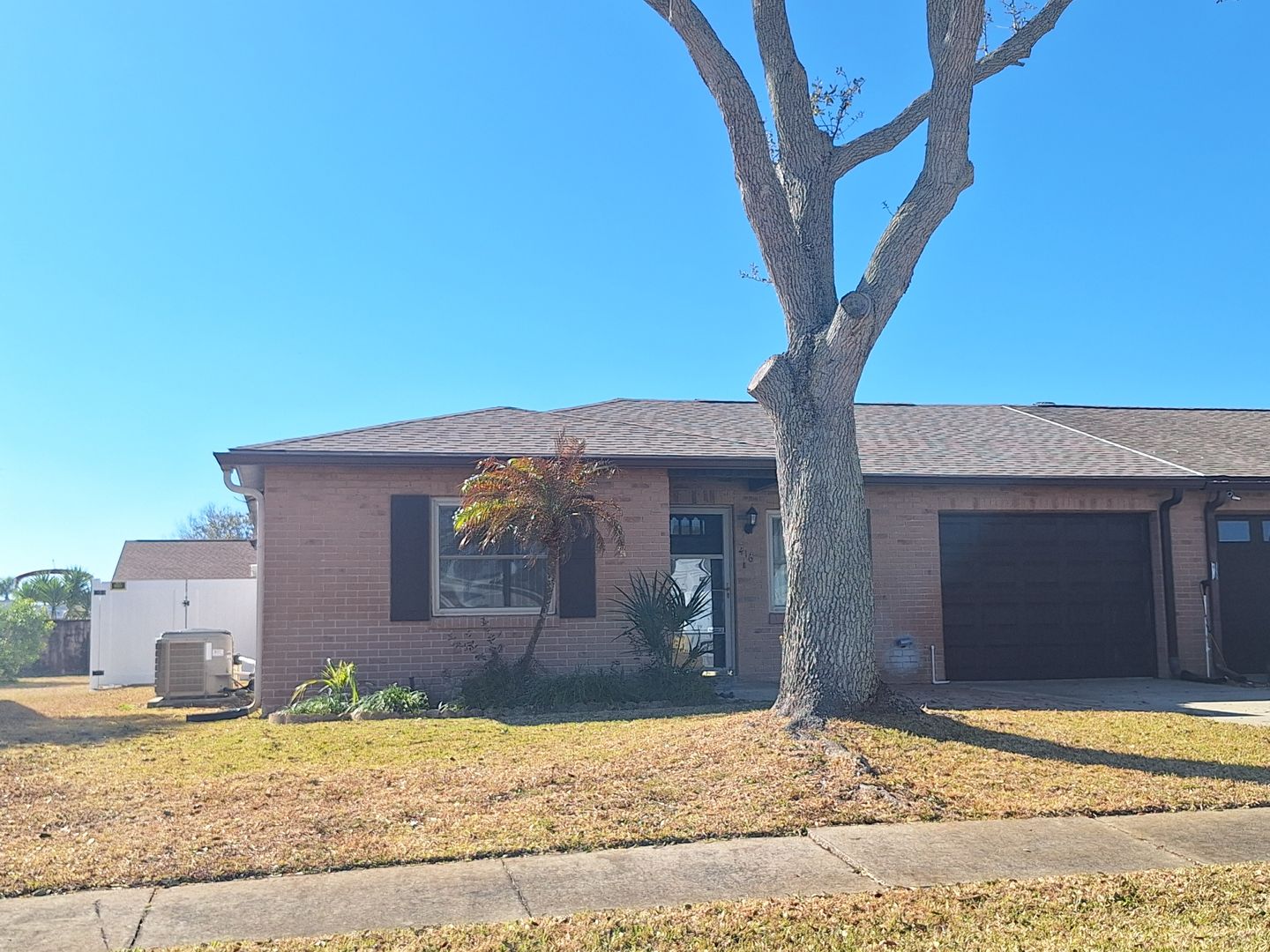 Edgewater House: 416 Falcon Ave