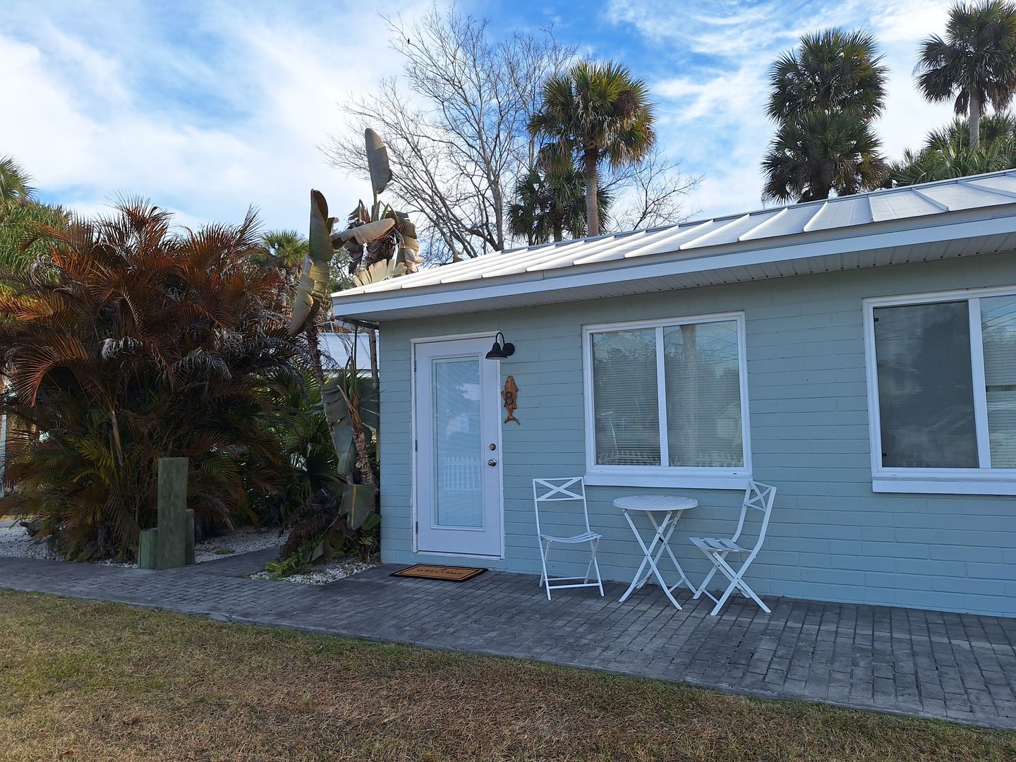 New Smyrna Beach House: 805 N. Dixie Freeway