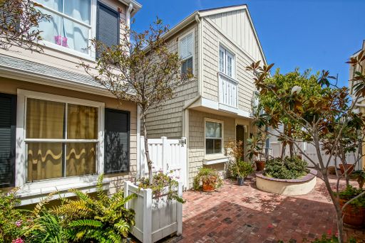 BEAUTIFUL, BRIGHT & AIRY, 3BR2.5BA TOWNHOME ON THE WESTERN-MOST CORNER/END OF THE EXCLUSIVE 1800 PCH COMMUNITY ABOVE RESTAURANTS, STOREFRONTS & JUST A FEW BLOCKS TO HOLLYWOOD RIVIERA & BEACH! – photo 1