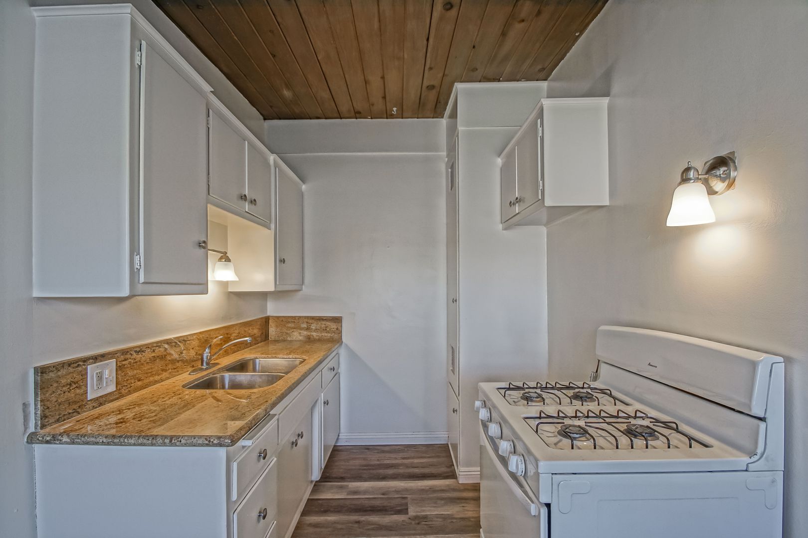 Redondo Beach Apartment: 2616 Curtis Avenue