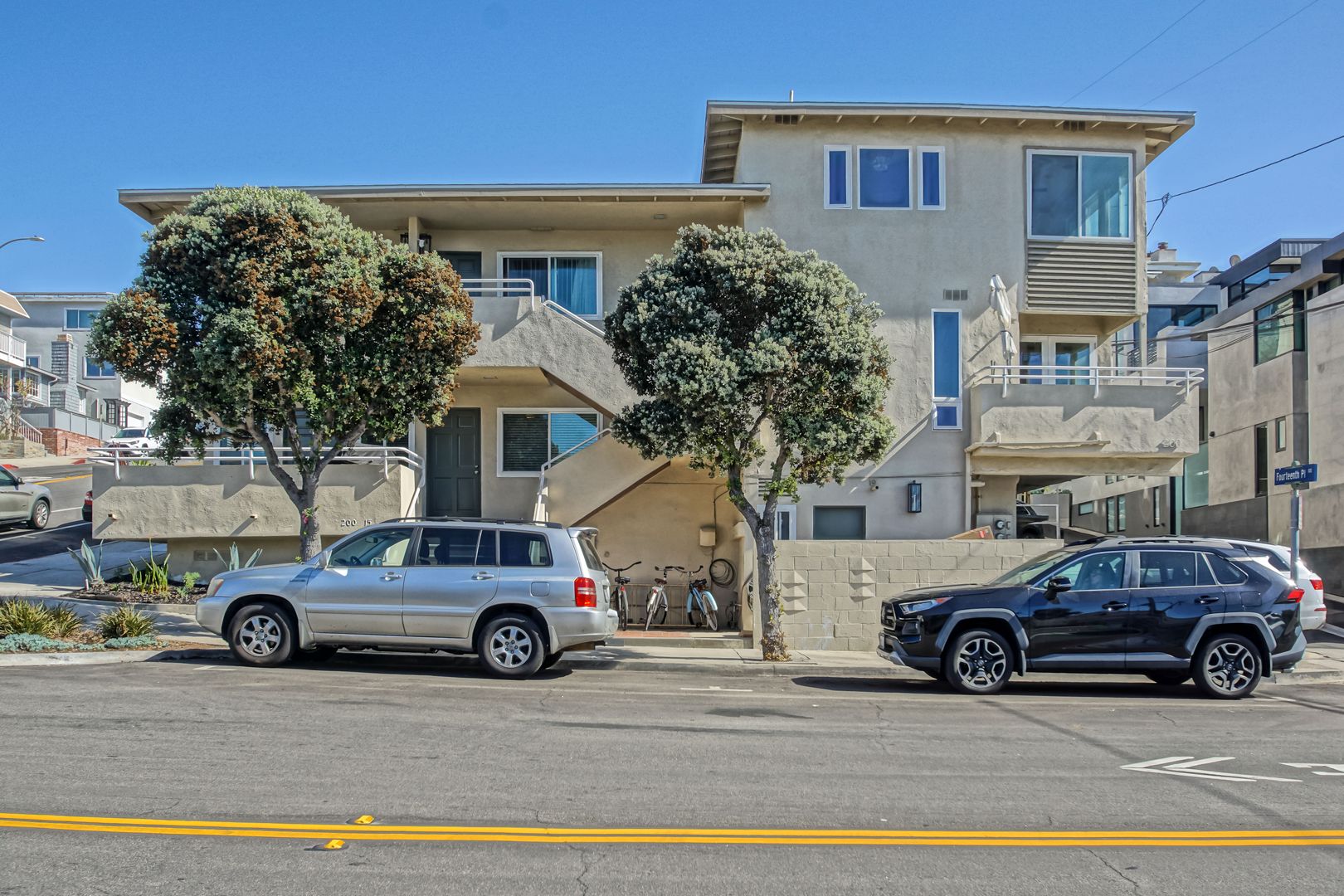 Manhattan Beach Apartment: 200 15th St. #C