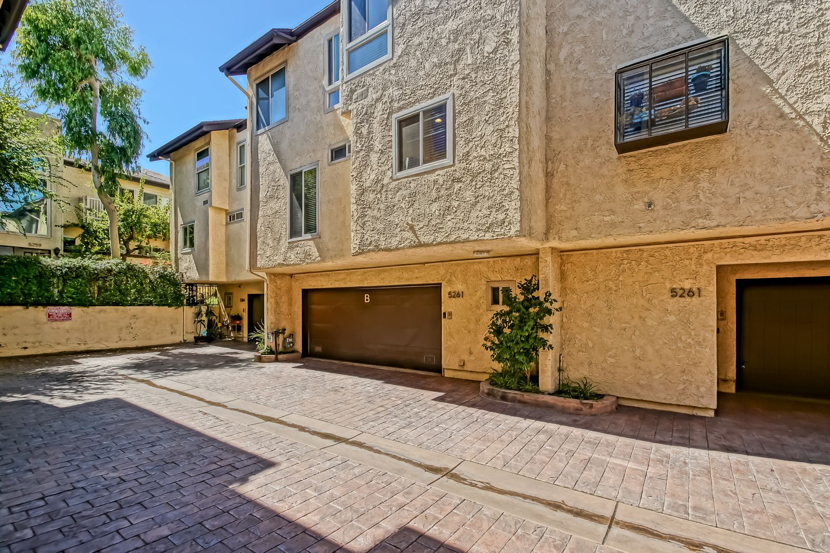 Sherman Oaks House: 5261 Coldwater Canyon Ave. Unit B