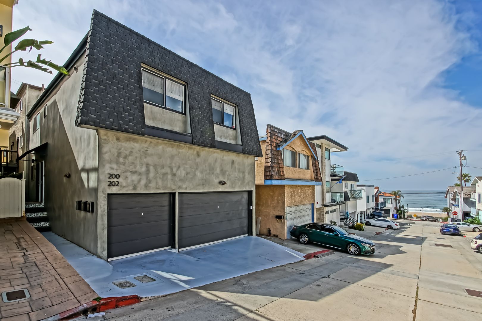 Manhattan Beach Apartment: 200-202 39th Street