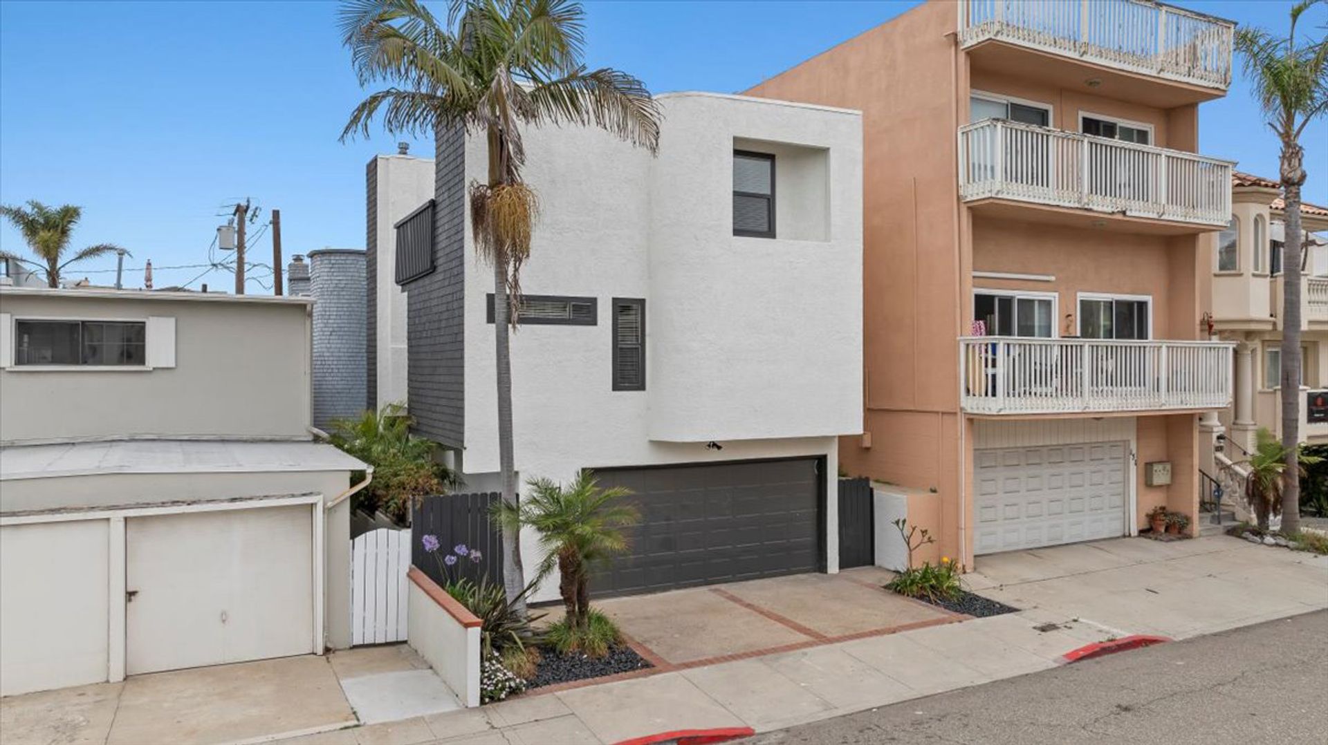 Hermosa Beach House: 127 Manhattan Avenue