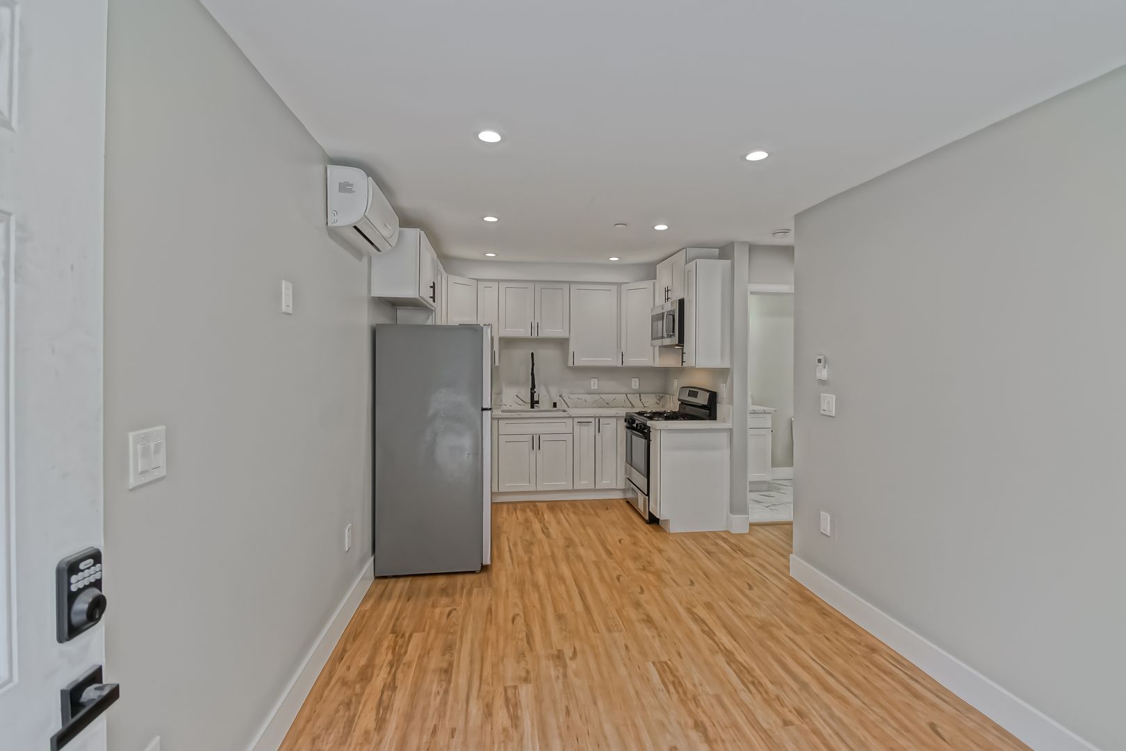 Redondo Beach Apartment: 1923 Vanderbilt Lane