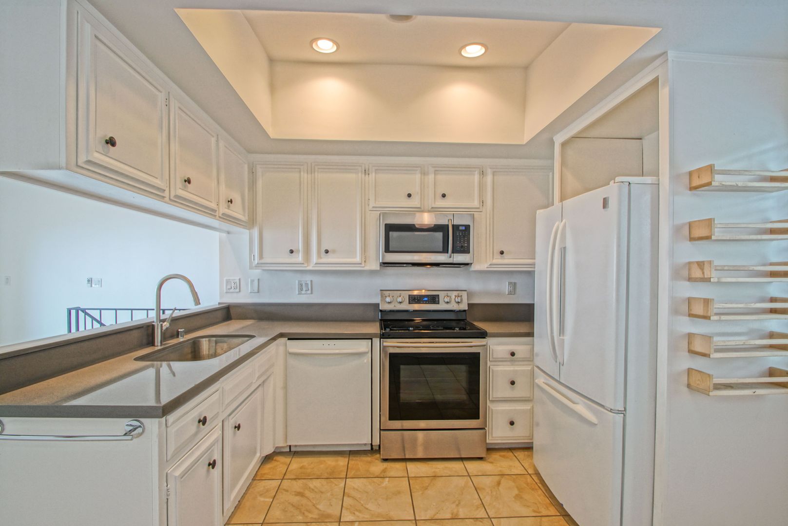 Manhattan Beach Apartment: 2903 Highland Ave