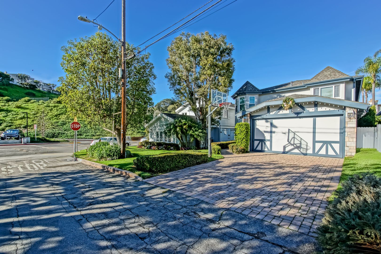 Manhattan Beach House: 571 27th Street