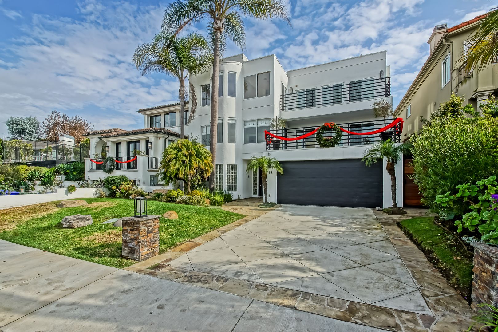 Manhattan Beach House: 204 N Poinsettia Ave