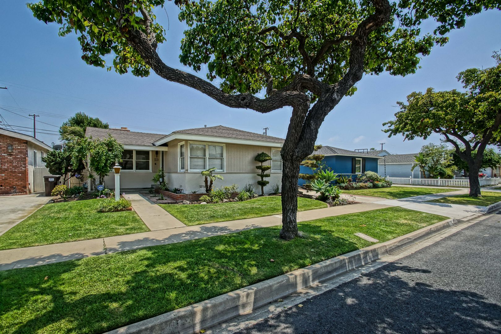 Hawthorne House: 5512 Wiseburn St.