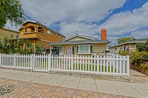 BRIGHT & AIRY, 2-STORY 3BD/2BA REAR DUPLEX W/ LARGE BALCONY & 2-CAR PARKING IN WALTERIA NEIGHBORHOOD CLOSE TO EVERYTHING! – photo 1