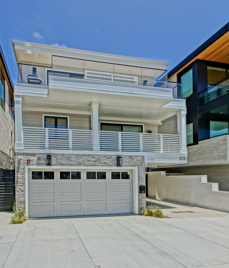 Manhattan Beach House: 212 Manhattan Ave.