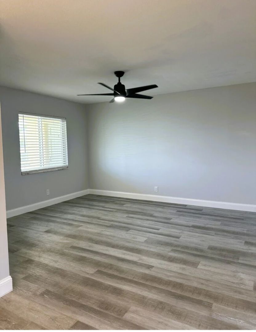 Boynton Beach Apartment: 2861 S. Seacrest Blvd