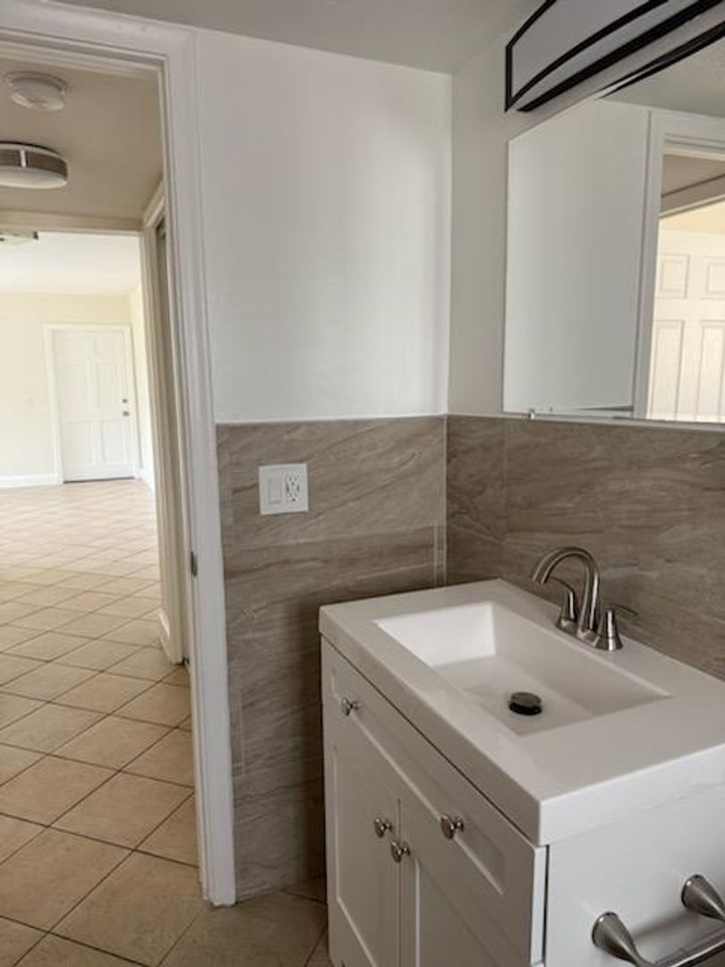 Ocean Park South Apartments LLC 3 of 12