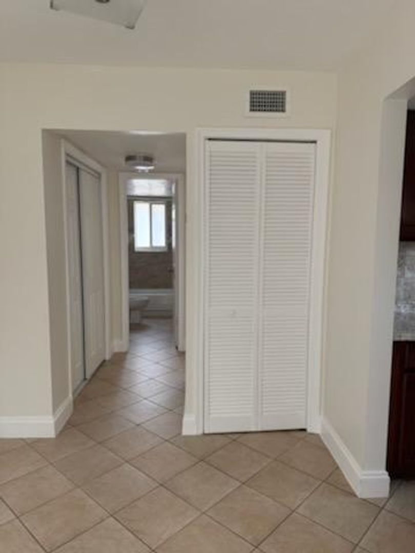 Ocean Park South Apartments LLC 7 of 12