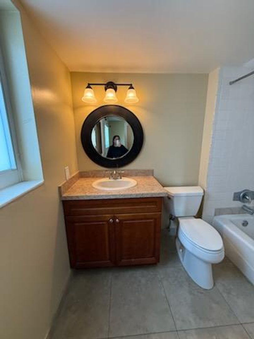 Boynton Beach Apartment: 2861 S. Seacrest Blvd