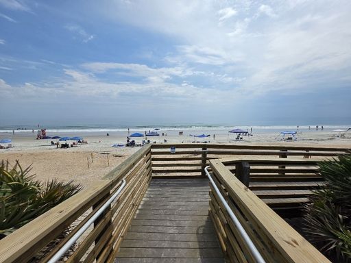Direct Beach front 2 Bedroom 2 Bathroom Condo – photo 1