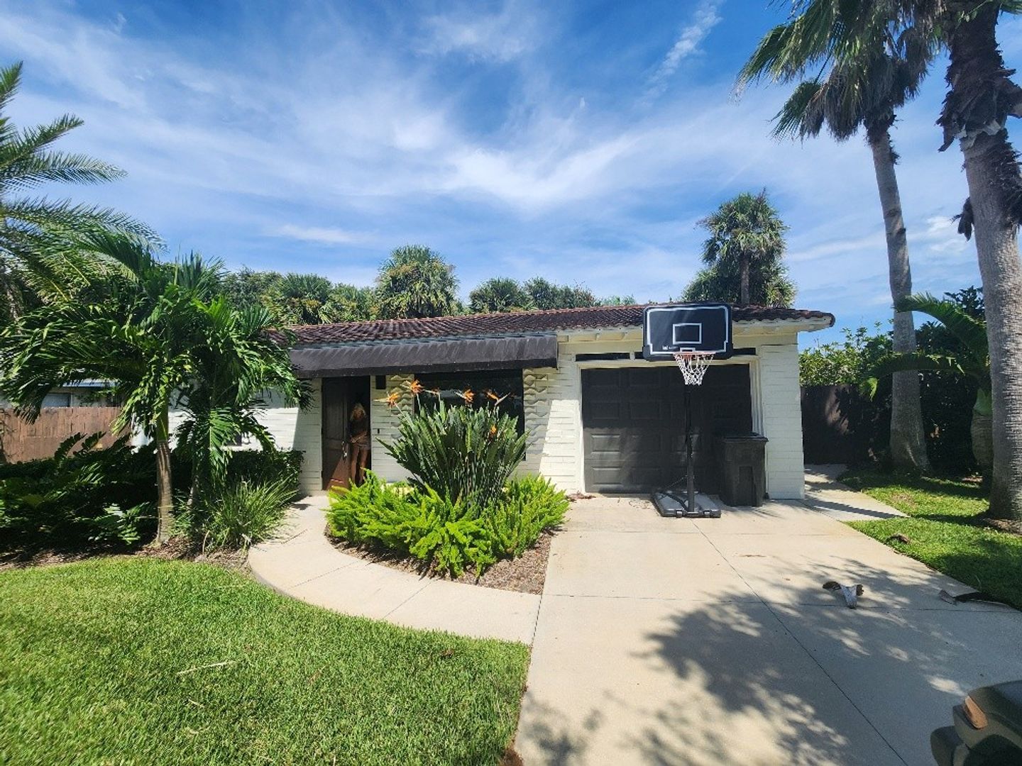 New Smyrna Beach House: 906 E. 2nd Ave