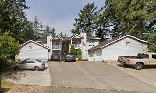 3 BR, 2 BA unit in QUITE 4 plex. Storage & W/D included