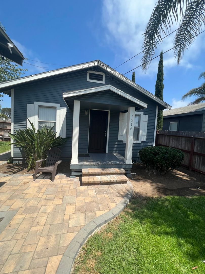 Oceanside House: 1214 Mitchell St.
