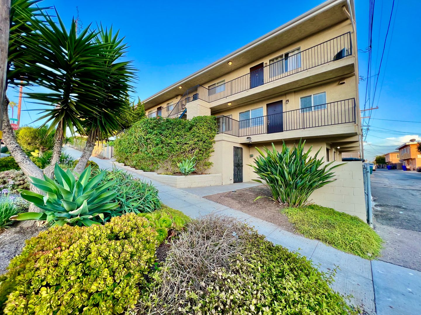 Oceanside Apartment: 201 S. Horne St.