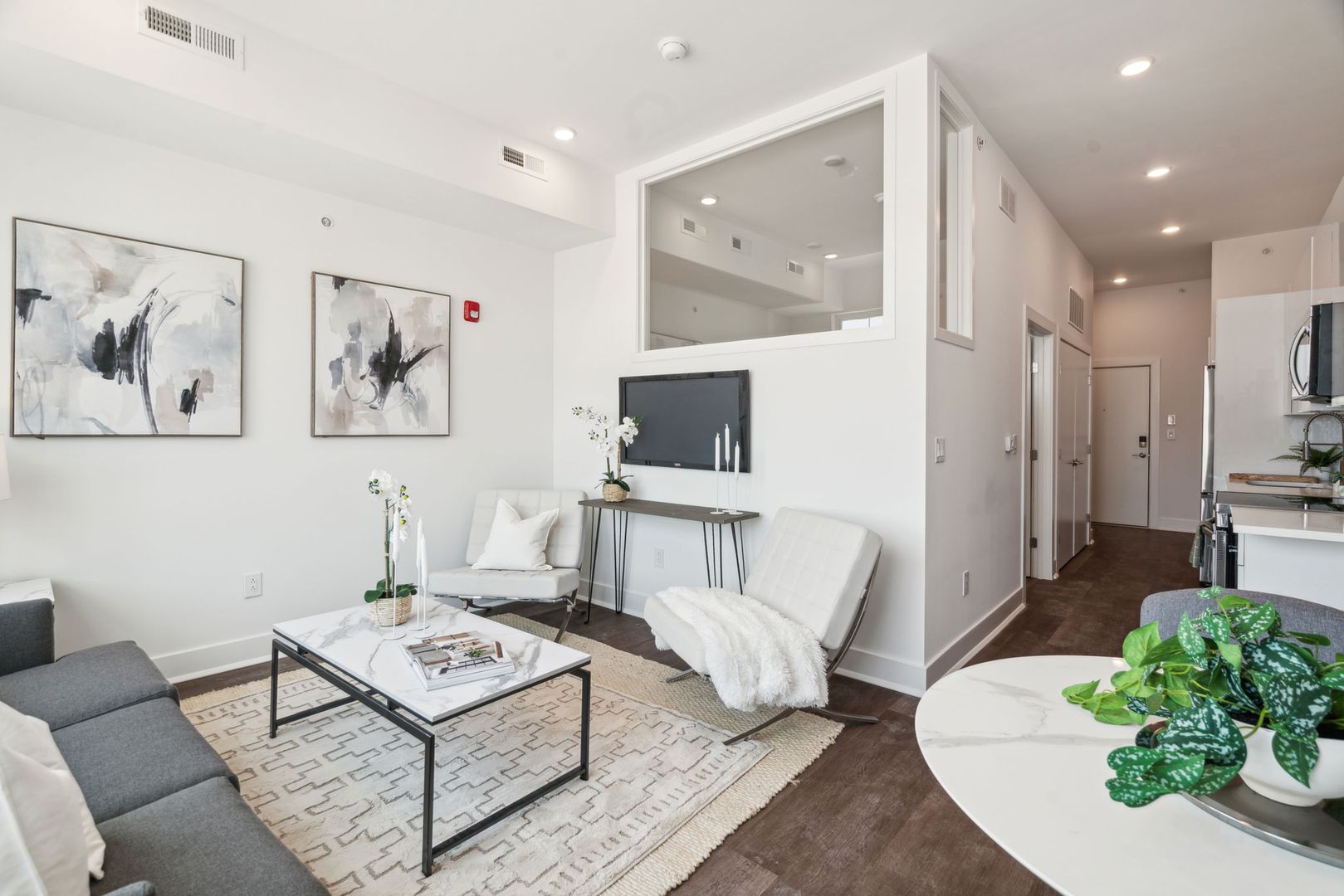 Philadelphia Apartment: 813 N Broad Street