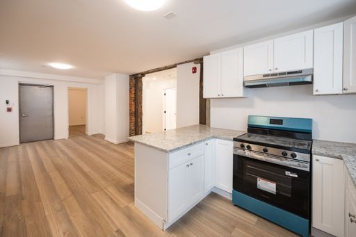 One Bed Ludlow Apartment – photo 1
