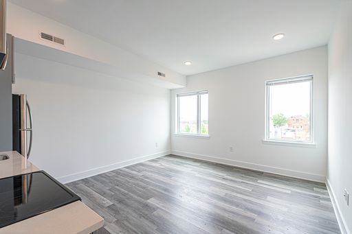 One Bedroom Graduate Hospital Apartment – photo 1